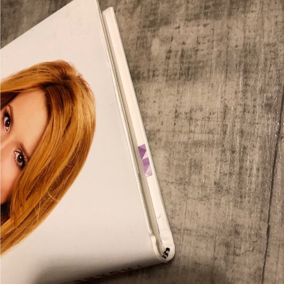 "Autumn Falls" YA Hardcover Book - Book 1 - by Disney actress Bella Thorne - Picture 10 of 11